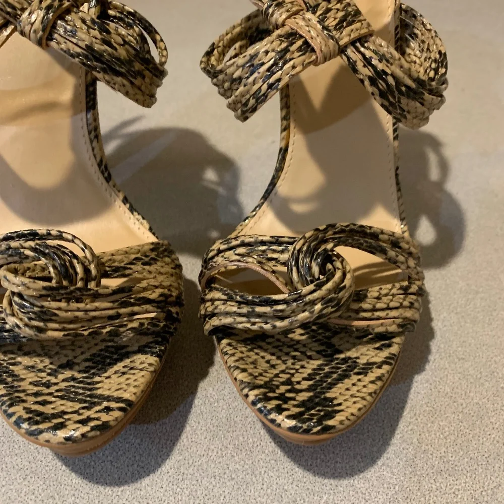 NWOB Victoria’s Secret Tan/Black Snakeprint Platform High Sandals sz 8.5 B